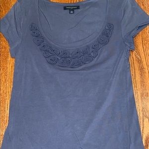 Short sleeve cotton tea with Rose appliqué